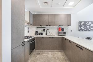 Modern Comfort in a Spacious Apartment - Suiteable