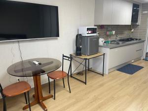 Spacious Luxury Condo w kitchen beside Hilton Clark D’Heights