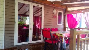 Bungalow Confortable à Fréjus avec Piscine Partagée
