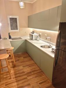 LuxuryGetaway2 Brand New 2BR Fully Furnished Wi-Fi Full Kitchen