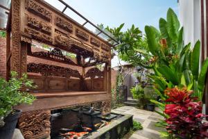 Jineswari Kuta by Kamara