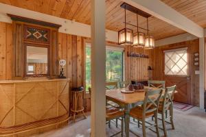 Cozy Wood Cabin- Updated- Hot Tub- Fireplace- Backs to Forest