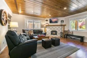 Hidden Willow at Tahoe Park - Cozy 2 BR Cabin, Walk to Dining, Near Skiing - Alpine Meadows
