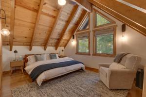 Olympic Valley Hideaway - Newly Remodeled Cabin with Private Hot Tub