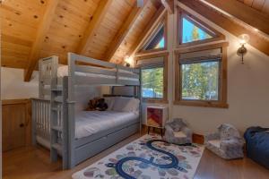 Olympic Valley Hideaway - Newly Remodeled Cabin with Private Hot Tub