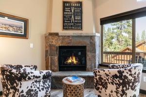 Pinecrest at Winter Creek- Cozy Cabin w Hot Tub, Walk To Downtown Truckee