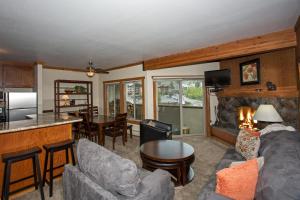 Palisades Tahoe Ski Condo by Tahoe Getaways - Remodeled 2 BR, Walking Distance to Lifts & Village