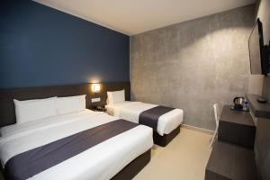 1 Hotel Signature