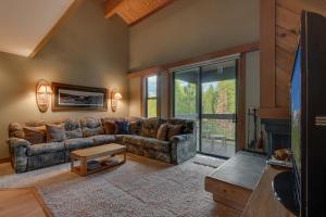 Silver Strike #2- Walk to Village- Ski Shuttle to Lifts