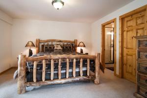 Valley View at Palisades -4 BR w Mountain Views, Pet-Friendly, and Close to Village