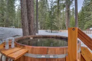 Tahoma Charm on West Shore - Beautiful Open Concept 3 BR w Private Hot Tub - Pomins