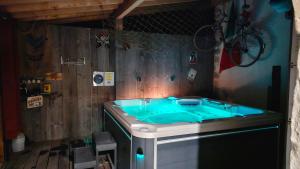 Appartements Auberge avec jacuzzi : photos des chambres