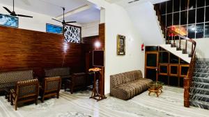 The Avantika Hotel & Woodland Restaurant