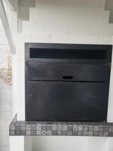 Charming 2 Bedroom Cottage in Noordhoek surrounds