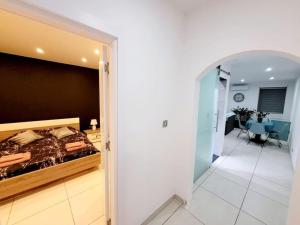 New&Cosy Apartment with Balcony