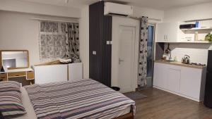 Papilukas Room Kalibata City - Studio Gold