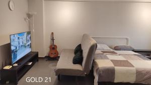 Papilukas Room Kalibata City - Studio Gold