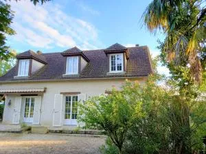 Gîte d'Elvire Maison chaleureuse avec jacuzzi privatif et parc arboré - Cours-de-Pile
