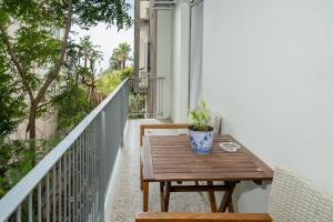 Sunlit Urban Oasis in Vibrant Palaio Faliro
