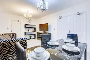 CrossVille Homes - 7 bed house, 3 baths, 3 parking - Friern Barnet