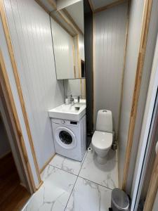 StagHorn floating river house