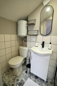 Lilys Studio 3 by Bulgarentals - Central Sofia