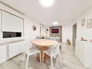 Meublé Flora pour voyageur pro - Centre, calme - Wi-Fi - 阿格诺