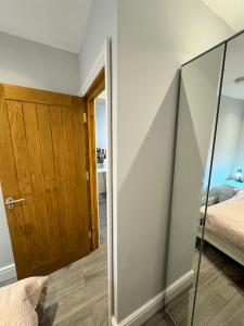 1 bed with kitchenette and bathroom