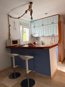 CACTUSs HOUSE, 150 m beach, 1 bdr, 4 guests, wifi, Netflix,