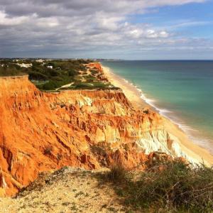 Espaçoso apt T2, em Olhos Agua