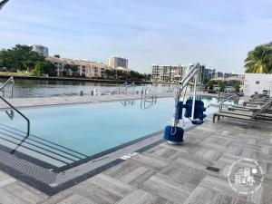 Luxurious 2b 2b with an Amazing View - Daily resort fee and parking not included -