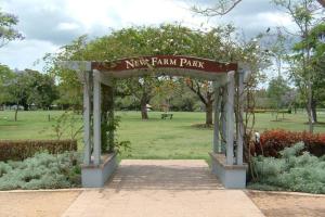 Stylish 1 Bedroom Apartment ~ New Farm