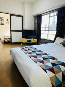 A Traditional Home with a View of Tsutenkaku