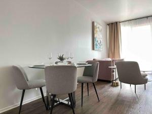 Serene King Bed Condo, MDR