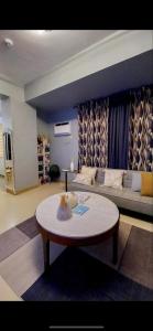 1BR with extra room at One Regis- Megaworld