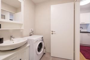 NEW! Convenient ViennaLove Apartment WienMeidling