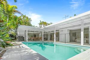 Peaceful & Stylish Retreat, Noosa Heads