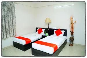 Orange Corner Hotel, Airport pickup & Available 24X7