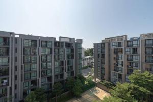 Modern Condo in Nimman (F707) by Pimolplace