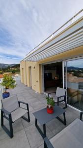 Appartements Appartement neuf, avec vue montagnes. : photos des chambres
