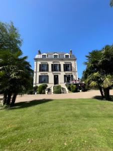 Domaine de la Belvaudière - 22 Pers - Piscine - Luxe -Rêve au Mans
