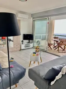 studio cosy avec vue panoramique - Luri