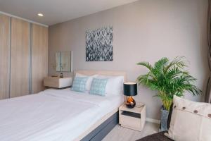 Modern Condo in Nimman (F807) by Pimolplace