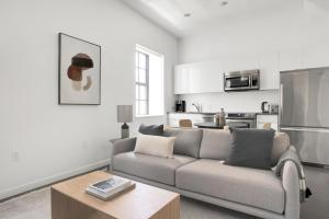 Downtown 1BR w Gym WD Concierge nr S Station BOS-644