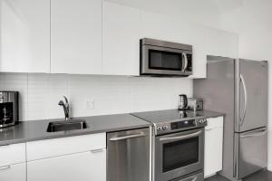 Downtown 1BR w Gym WD Concierge nr S Station BOS-644