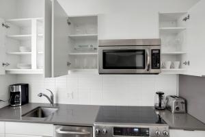Downtown 1BR w Gym WD Concierge nr S Station BOS-644