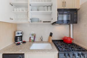 Gorgeous Roomy W Village 1BR w Doorman NYC-131