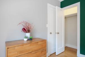 Gorgeous Roomy W Village 1BR w Doorman NYC-131