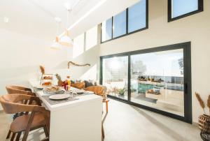 serene villas halkidiki - Cfront private pool