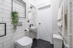 Prestigious Former Library Apartment - Perfect Location